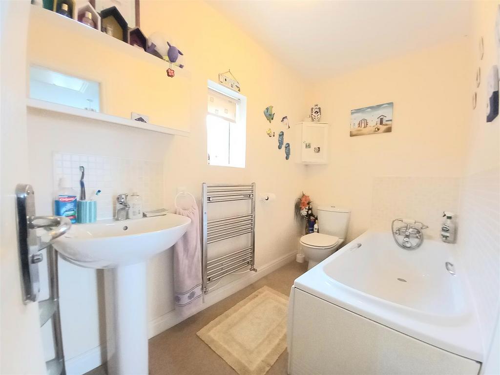 24 Bid Way Bathroom.jpg