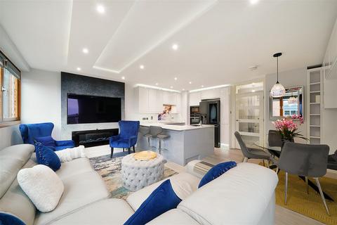 2 bedroom apartment for sale, Donnington Road, Willesden Green