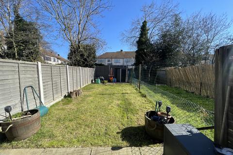 2 bedroom terraced house to rent, Amanda Close, Chigwell IG7