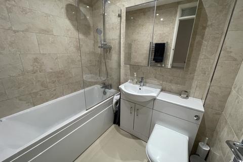 2 bedroom terraced house to rent, Amanda Close, Chigwell IG7