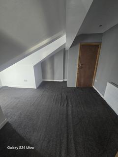 2 bedroom flat to rent, 329c Roundhay Road , Leeds, LS8 4ht