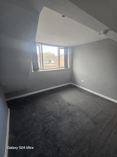 2 bedroom flat to rent, 329c Roundhay Road , Leeds, LS8 4ht