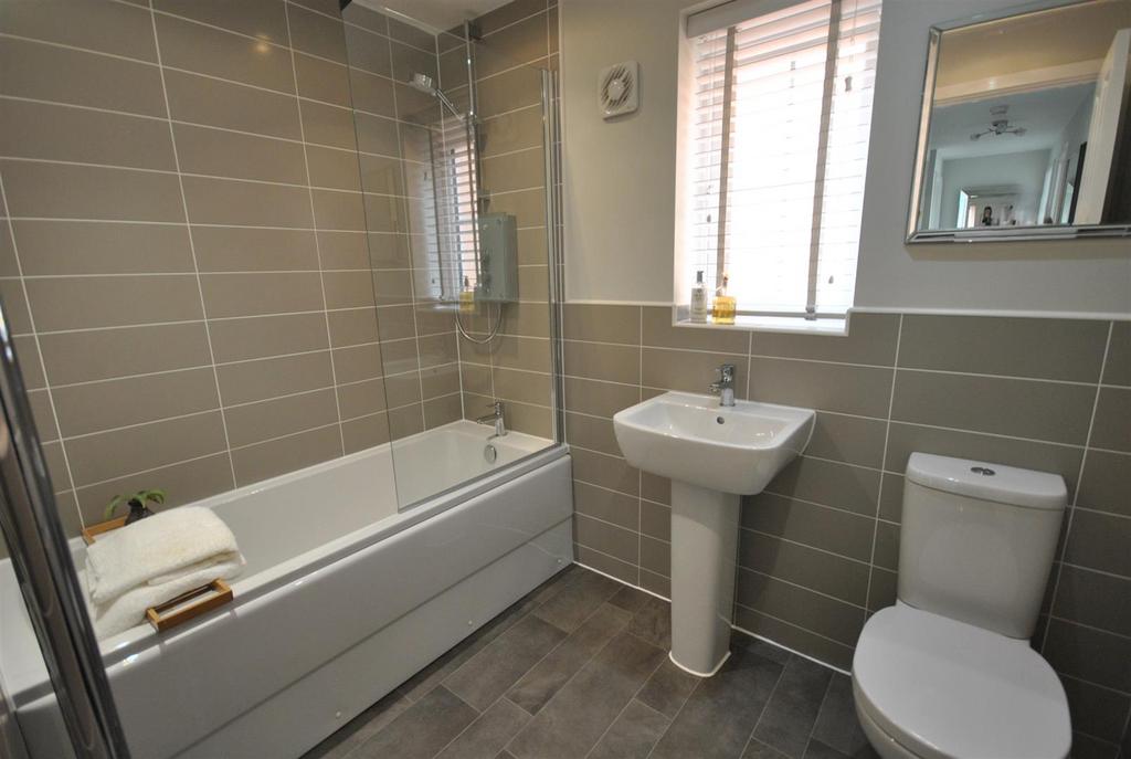 0084bathroom.JPG