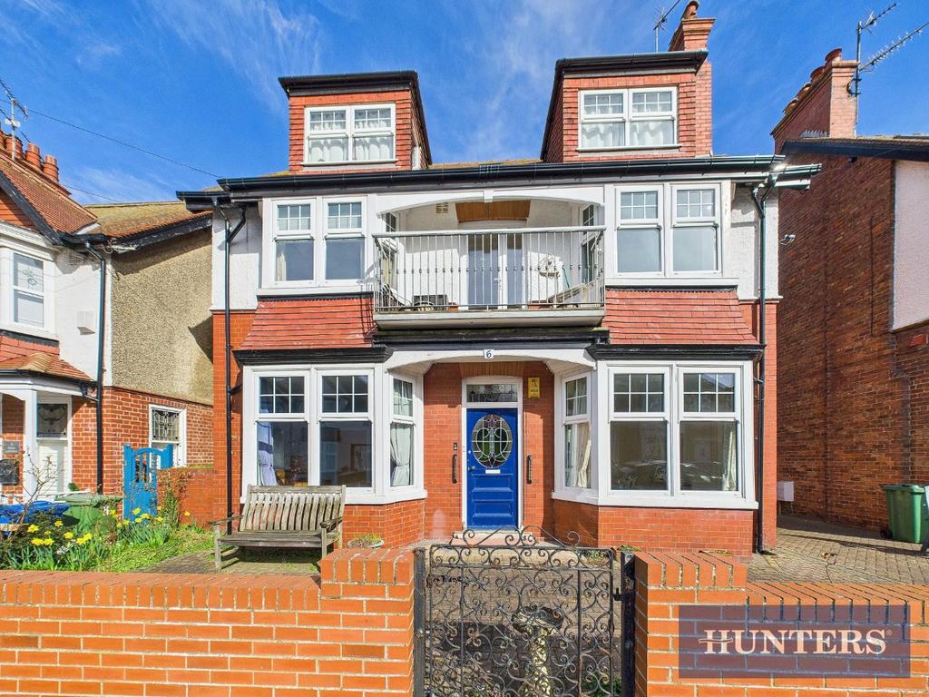 Meadowfield Road, Bridlington 2 bed flat - £170,000