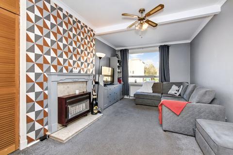 51/2 Loganlea Drive, Edinburgh, EH7 6LQ