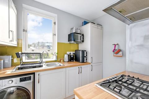51/2 Loganlea Drive, Edinburgh, EH7 6LQ