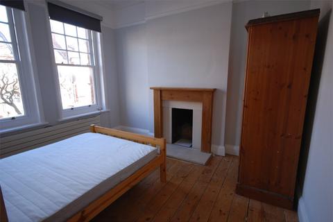 3 bedroom apartment to rent, Barcombe Avenue, Streatham Hill SW2
