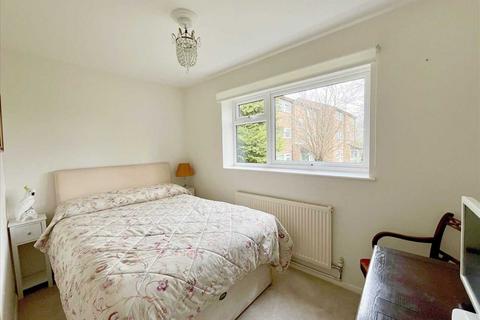 20, Hogarth Court Steeplands, Bushey, WD23 1BT