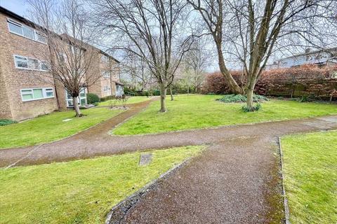 20, Hogarth Court Steeplands, Bushey, WD23 1BT