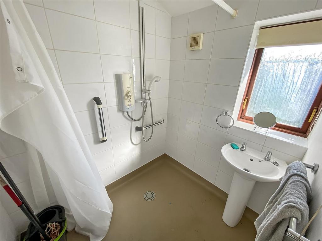 Shower Room.jpg