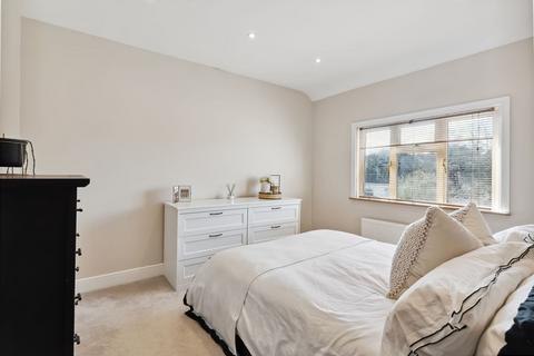 25 Colburn Way, Sutton, SM1 3AU