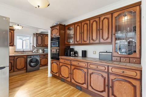 25 Colburn Way, Sutton, SM1 3AU