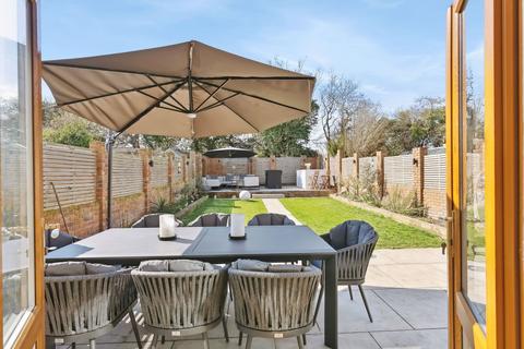25 Colburn Way, Sutton, SM1 3AU