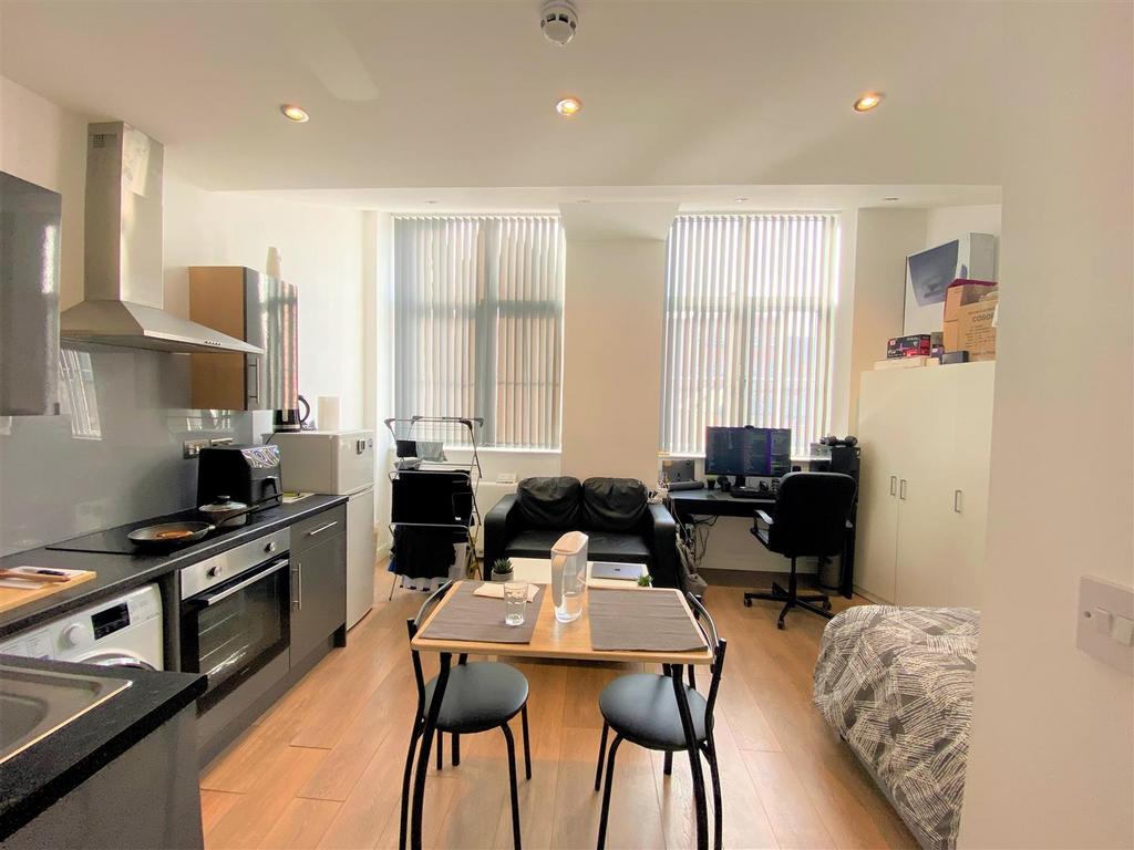 Lounge/Kitchen