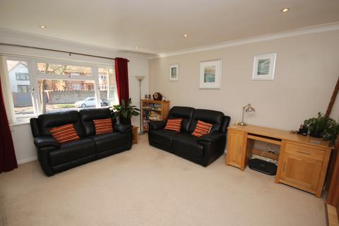 2 bedroom maisonette for sale, Queens Avenue, Maidstone ME16
