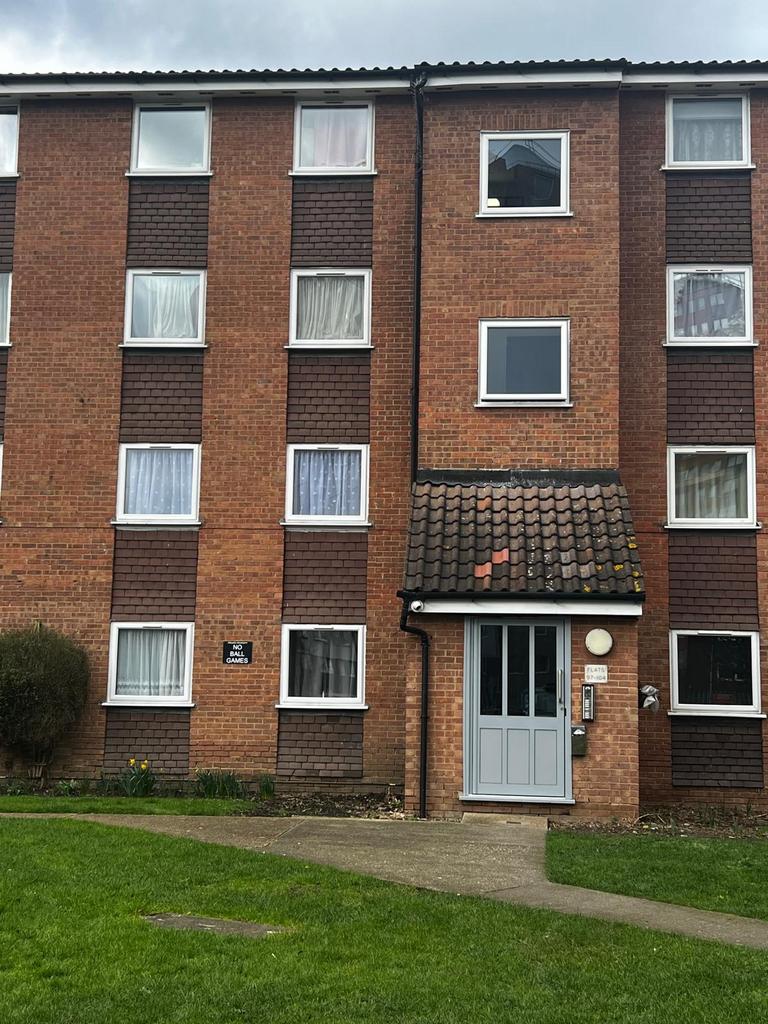 Refurbished First Floor Two bed Flat