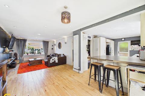 4 bedroom detached house for sale, Chipperfield Park Road, Bloxham OX15