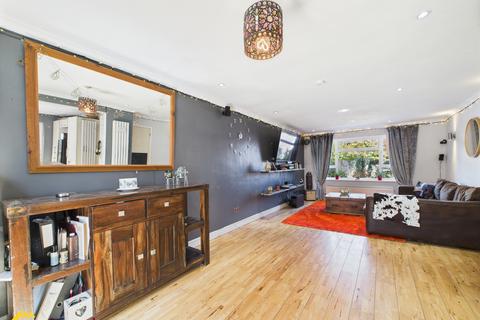 4 bedroom detached house for sale, Chipperfield Park Road, Bloxham OX15