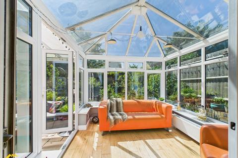 4 bedroom detached house for sale, Chipperfield Park Road, Bloxham OX15