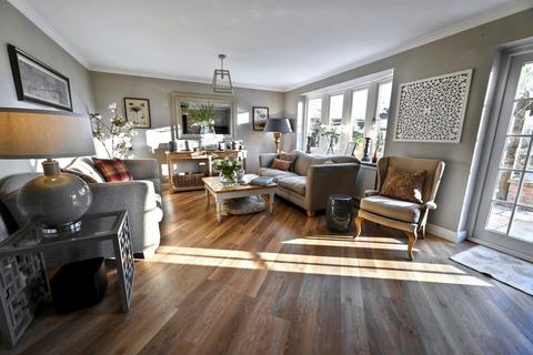 4 bedroom detached house for sale, Riggs Lane, Ashbourne, DE6