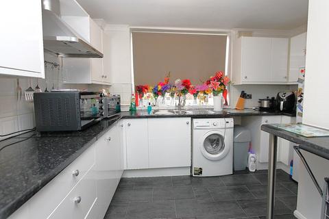 2 bedroom flat for sale, Church Avenue, Stourport-on-Severn, DY13