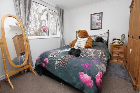 2 bedroom flat for sale, Church Avenue, Stourport-on-Severn, DY13