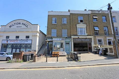 2 bedroom flat to rent, Windmill Street, Gravesend, DA12