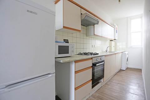 2 bedroom flat to rent, Windmill Street, Gravesend, DA12