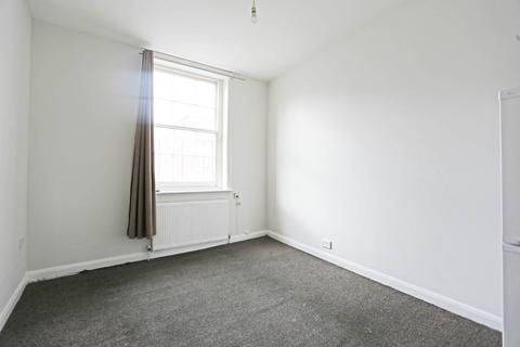2 bedroom flat to rent, Windmill Street, Gravesend, DA12