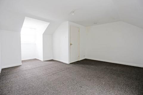2 bedroom flat to rent, Windmill Street, Gravesend, DA12