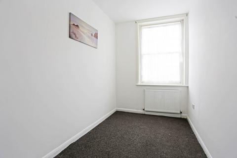 2 bedroom flat to rent, Windmill Street, Gravesend, DA12