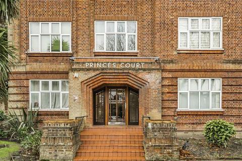 3 bedroom flat for sale, Shoot Up Hill, London NW2