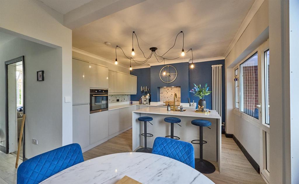 Dining kitchen