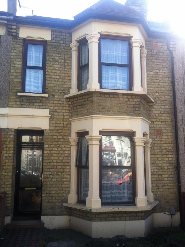 Two Bed house for sale off Ilford Lane