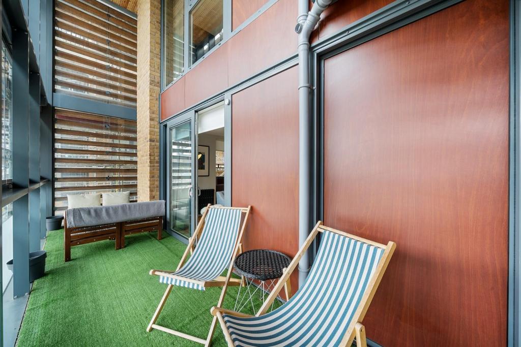 Terrace Off Lounge