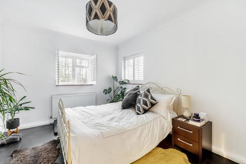 12 Worcester Park Road, Worcester Park, KT4 7QD
