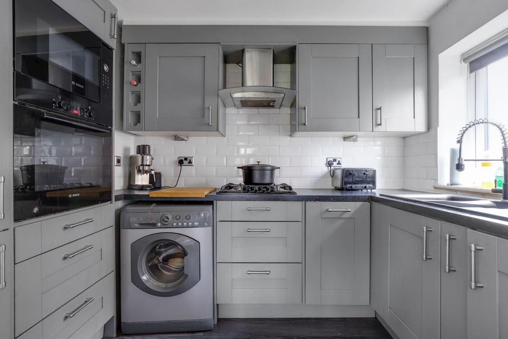 05-743c JHProp Wpen - 2 Capel Court - 13-medium.jpg
