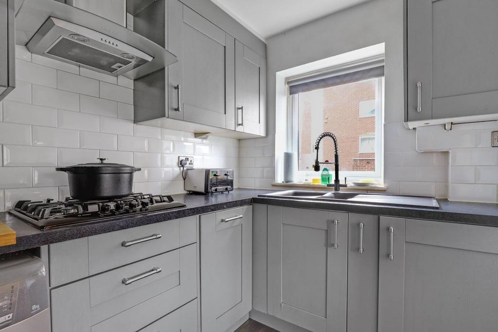 06-f6d0 JHProp Wpen - 2 Capel Court - 16-medium.jpg