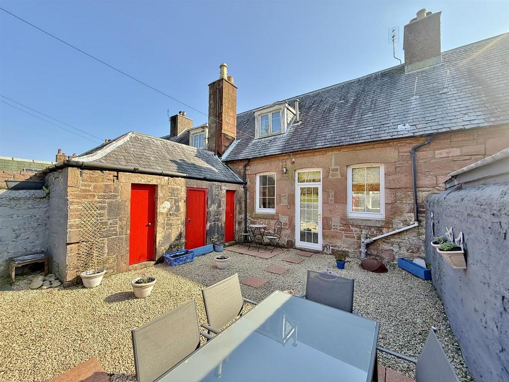 Rear courtyard 8 Douglas place