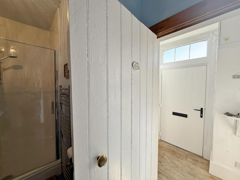 The cludgie door