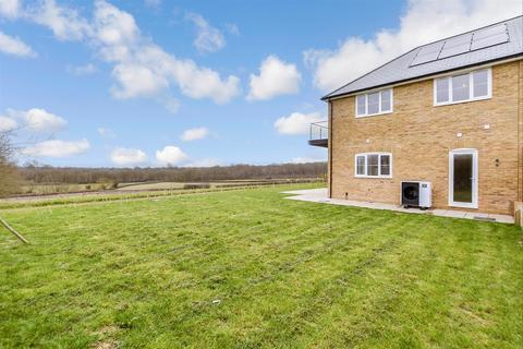 4 bedroom end of terrace house for sale, Ryeland Drive, Ashford, Kent