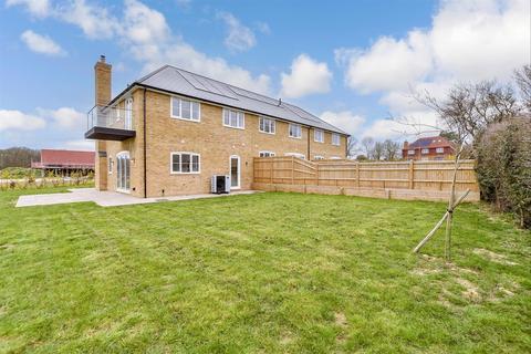 4 bedroom end of terrace house for sale, Ryeland Drive, Ashford, Kent