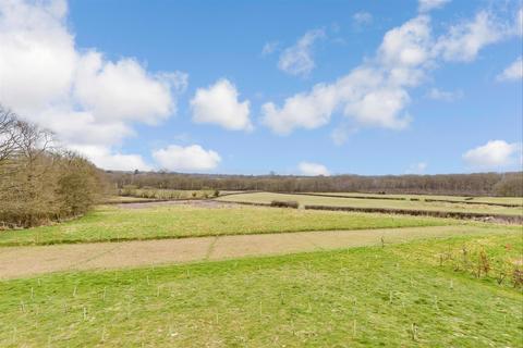 4 bedroom end of terrace house for sale, Ryeland Drive, Ashford, Kent