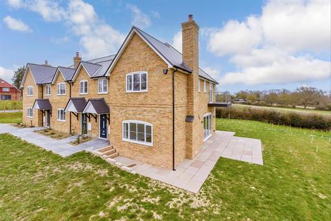 4 bedroom end of terrace house for sale, Ryeland Drive, Ashford, Kent