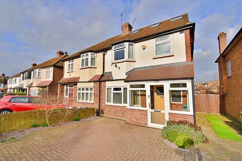 10 Brookhouse Gardens, London, E4 6LZ
