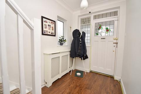 10 Brookhouse Gardens, London, E4 6LZ