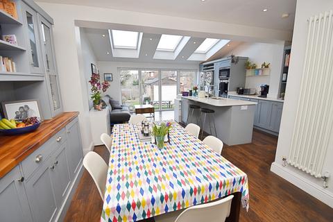 10 Brookhouse Gardens, London, E4 6LZ