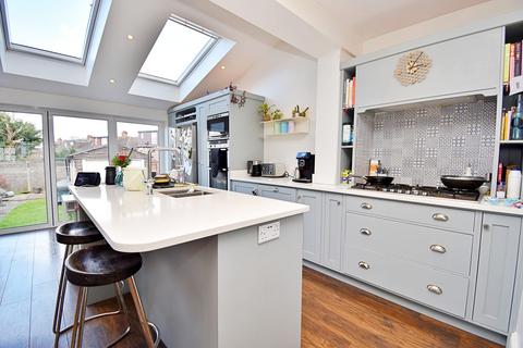 10 Brookhouse Gardens, London, E4 6LZ
