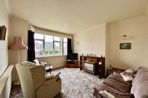 3 bedroom semi-detached house for sale, Benomley Road, Almondbury, Huddersfield, HD5 8LS