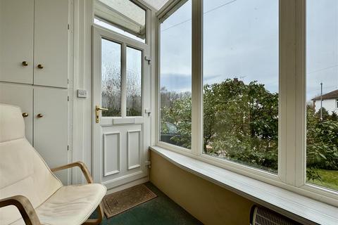 3 bedroom semi-detached house for sale, Benomley Road, Almondbury, Huddersfield, HD5 8LS